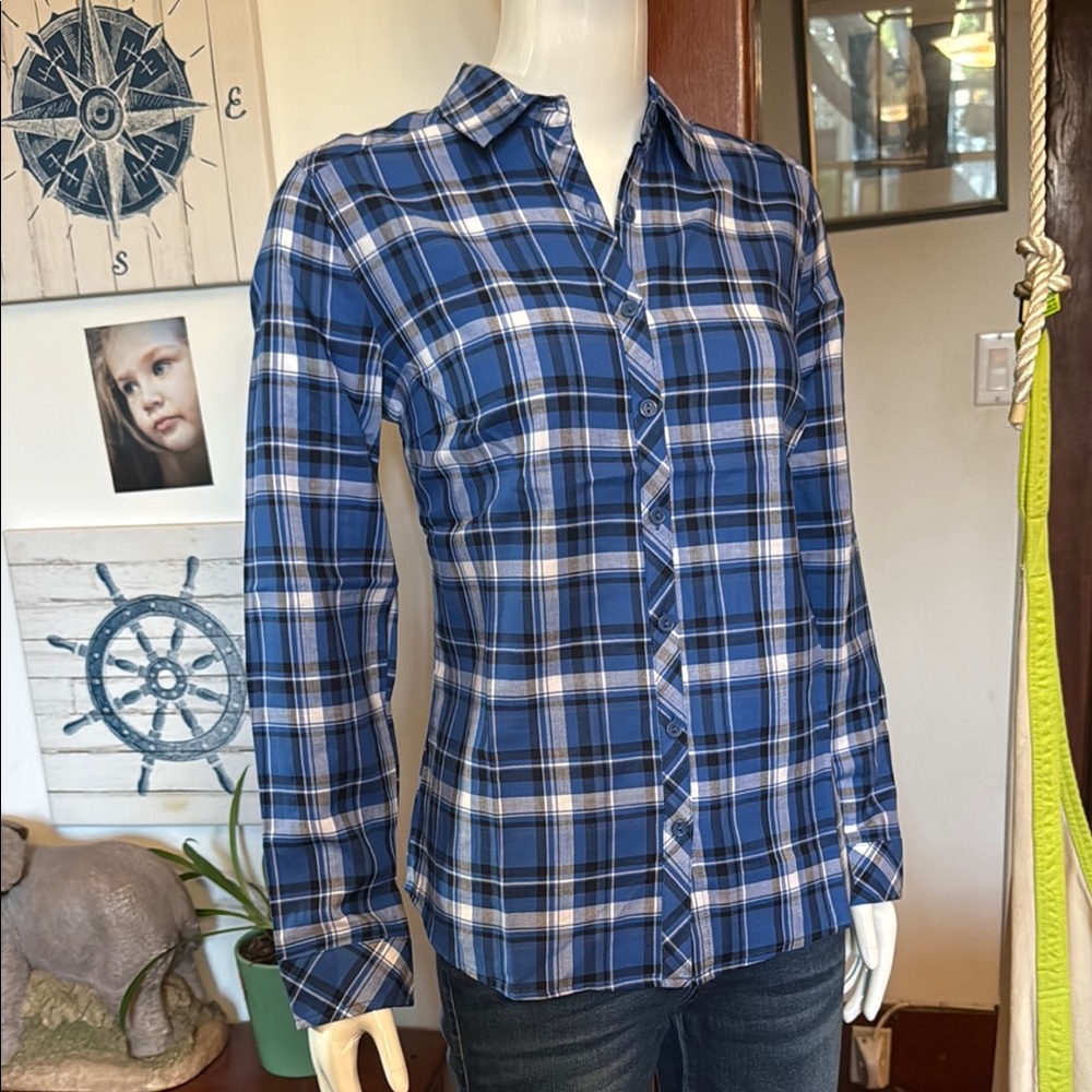 NWT northern reflections size small Blue Plaid Button-Up Shirt